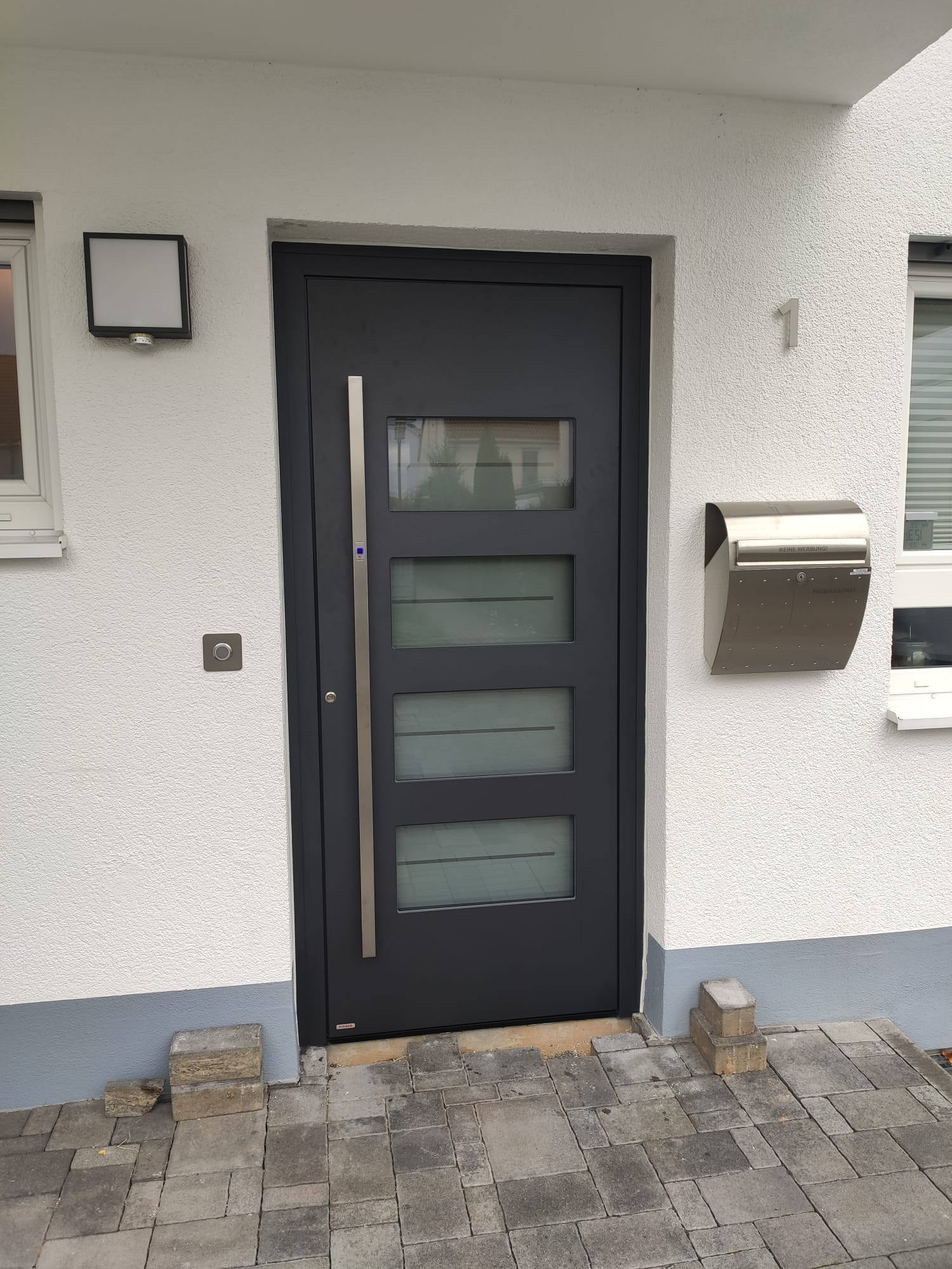 PIRNAR Haustüren, Aluminium Haustüren verkauf und Montage in Hanau, Gelnhausen, Langenselbold, Darmstadt, Dieburg.